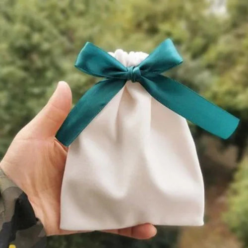 Handmade Flannel Pouches Velvet Ribbon Gift Bags Jewelry Bowknot Sack Makeup Lipstick Drawstring Pouch Party Wedding Gifts 50Pcs