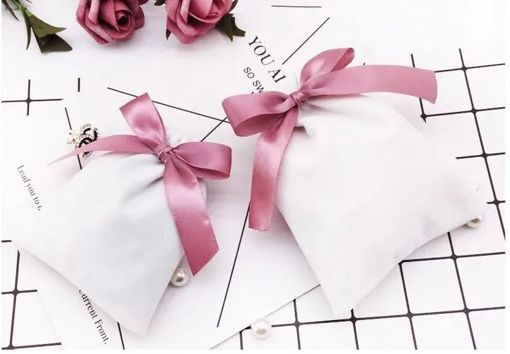 Handmade Flannel Pouches Velvet Ribbon Gift Bags Jewelry Bowknot Sack Makeup Lipstick Drawstring Pouch Party Wedding Gifts 50Pcs